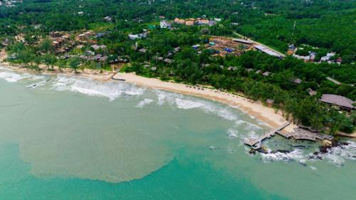 Ong Lang Hotel | Emerald Garden Retreat