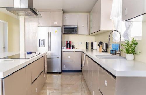 Rosarito Casa | Emerald Home Seaside Serenity & Resort Amenities