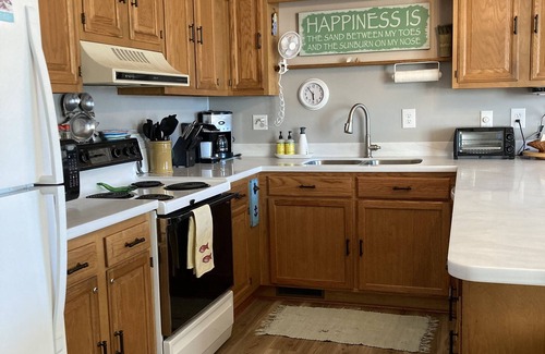 Emerald Isle Cabaña | Hurry! Only 2 weeks left! Escape II, family fun! 4 bedrooms & 2 full bathrooms!