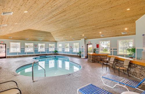 Emerald Isle Apartamento | Emerald Isle Condo Near Beach with Screened Porch!
