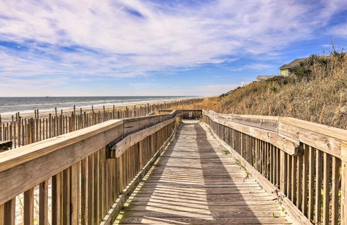 Emerald Isle Apartamento | Emerald Isle Condo with Indoor Pool and Beach Access!