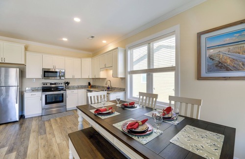 Emerald Isle Apartamento | Emerald Isle Getaway w/ Decks & Beach Views!