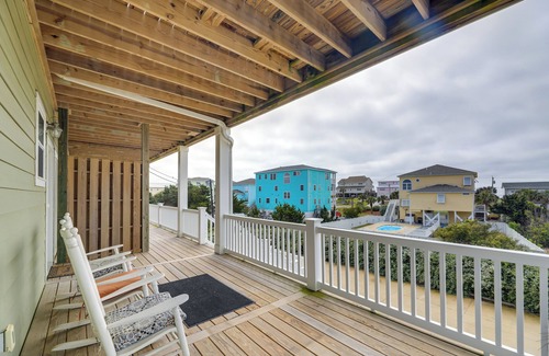 Emerald Isle Apartamento | Emerald Isle Getaway w/ Decks & Beach Views!