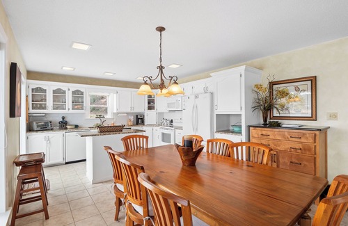 Arley Casa | Emerald Lakeshore: 4 BR, 4 BA House in Arley, Sleeps 10