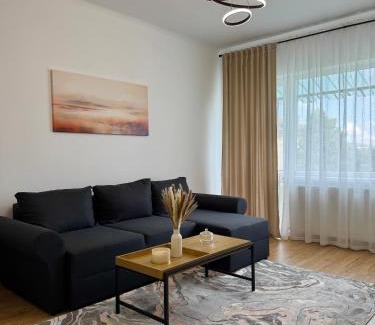 Tirnaveni Apartamento | Emerald - Modern Central Apartment