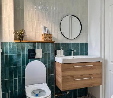 Tirnaveni Apartamento | Emerald - Modern Central Apartment