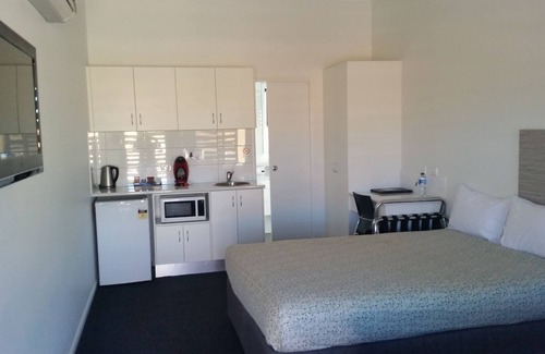 Emerald Hotel | Emerald Park Motel