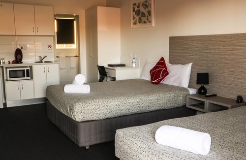 Emerald Hotel | Emerald Park Motel
