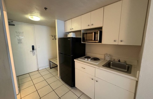 Daytona Beach Shores Hotel | Emerald Shores Resort