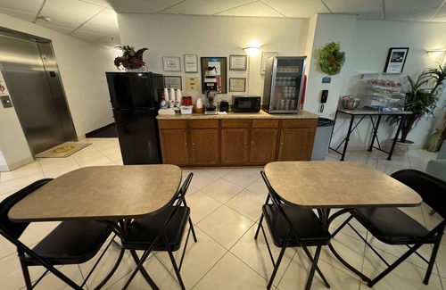 Daytona Beach Shores Hotel | Emerald Shores Resort