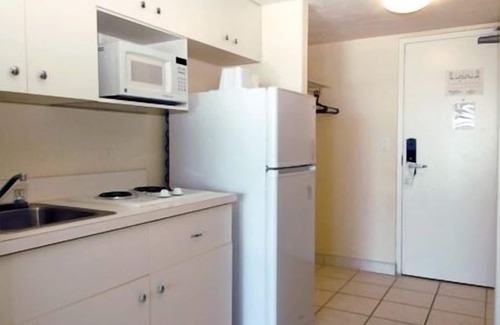 Daytona Beach Shores Hotel | Emerald Shores Resort