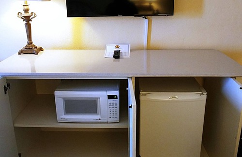 Daytona Beach Shores Hotel | Emerald Shores Resort