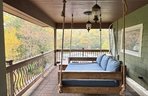 Lake Michigan Beach Casa | Emerald Shores - walk to beach, hot tub, pets