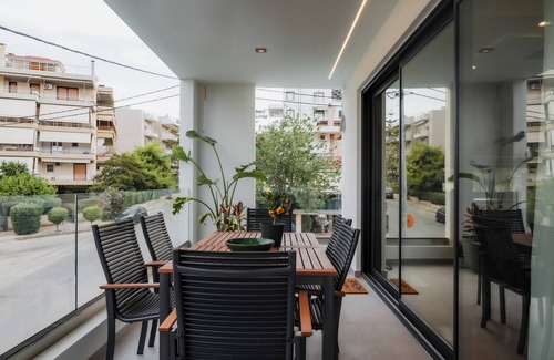 Varkiza Apartamento | Emerald Stone Apartment Varkiza "The Essence of Elegance"