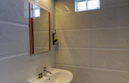 5th Block Hotel | Emerald Suites By Classio