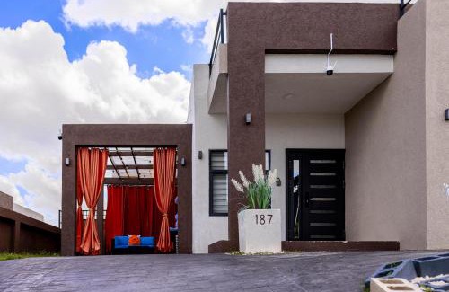 Runaway Bay Casa | Emerald SunDara Villa Ochi