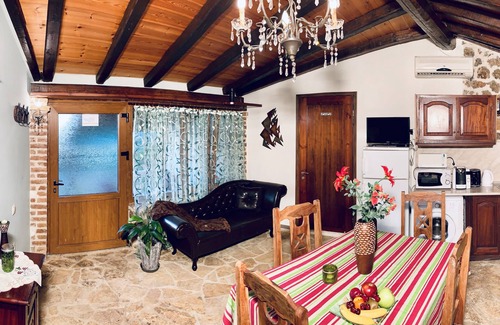 Parelia Villa | Emerald Villa - Gema romántica en la Phaeacos 'Island