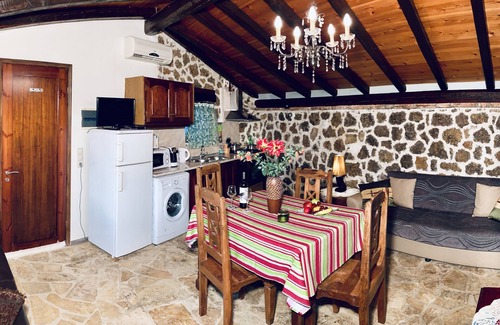 Parelia Villa | Emerald Villa - Gema romántica en la Phaeacos 'Island