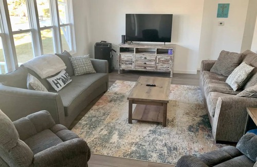 Freeland Casa | Emerson’s Place! Sleeps 12!