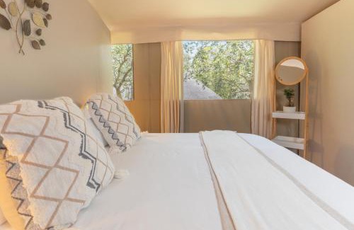 Maruleng Cabina | Emhosheni River Lodge