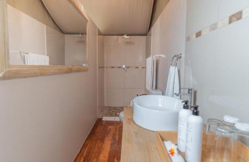 Maruleng Cabina | Emhosheni River Lodge