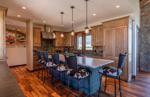 Pray Casa | Emigrant Peak Lodge ·Privacy, Firepit, near Chico and Yellowstone Park
