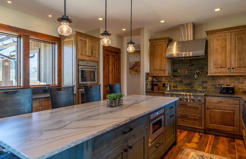 Pray Casa | Emigrant Peak Lodge ·Privacy, Firepit, near Chico and Yellowstone Park