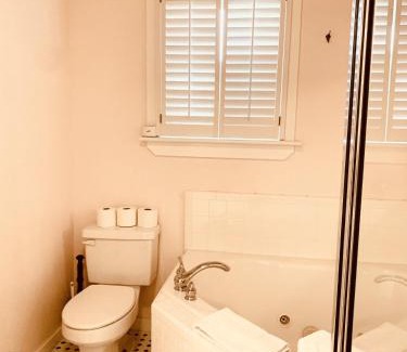 Fredericksburg Hotel | Emigrant's Inn