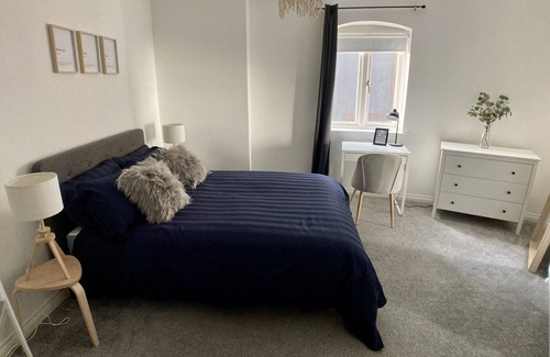 Cathedral Quarter Apartamento | Apartamento-Confortable-Baño con bañera-Emily Lane