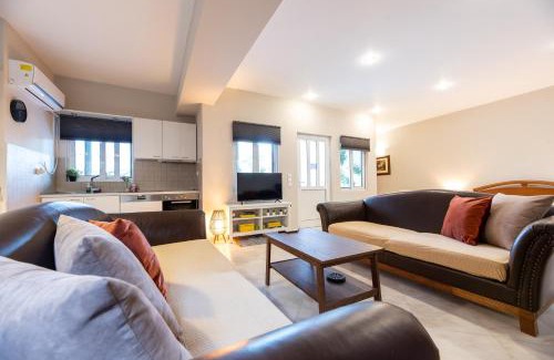 Spata-Artemida Casa | Emma's Airport Studio