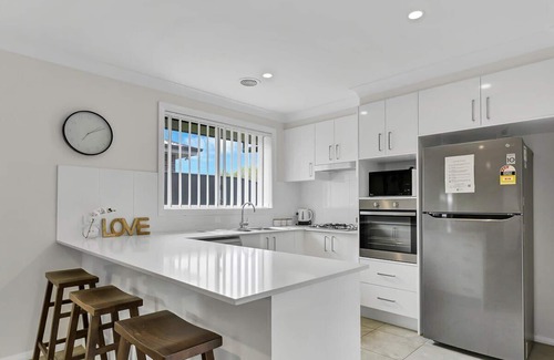 Orange Casa | Emmaville | Pet Friendly, Modern & Convenient