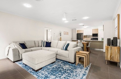 Mount Lofty Casa | "Emmeline" - A Luxury villa nestled in a peaceful, tree-lined street
