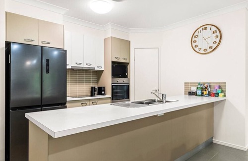 Mount Lofty Casa | "Emmeline" - A Luxury villa nestled in a peaceful, tree-lined street
