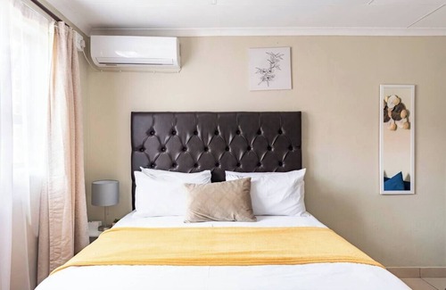 Germiston Cabina | Emperor Lodge And Tours