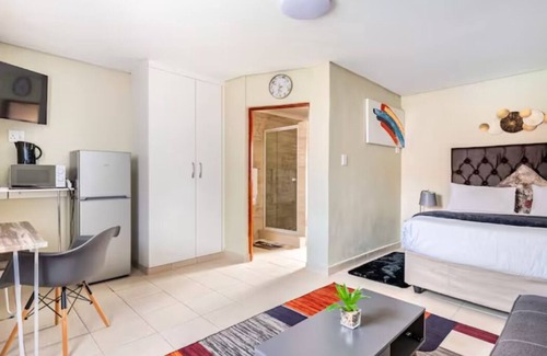 Germiston Cabina | Emperor Lodge And Tours
