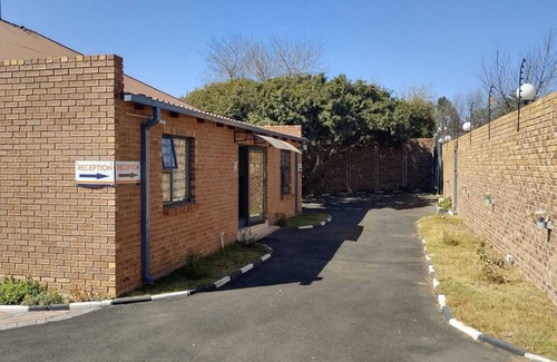 Germiston Cabina | Emperor Lodge And Tours