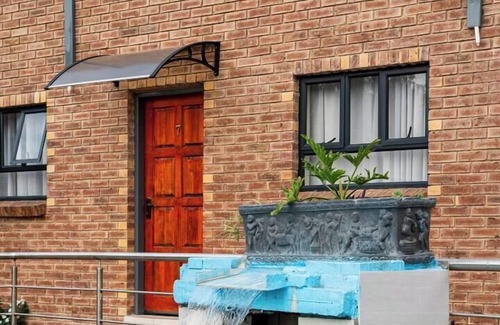 Germiston Cabina | Emperor Lodge And Tours