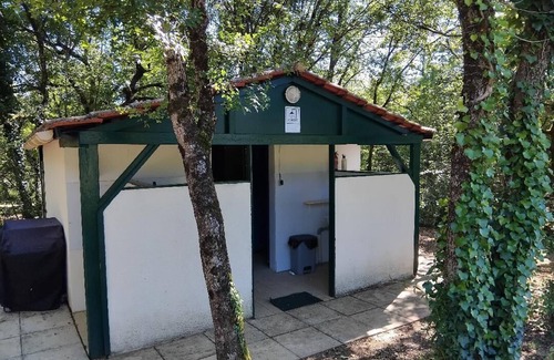 Saint-Aubin-de-Nabirat Alquiler De RV | Emplacement Tente