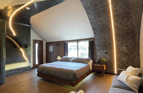 Brandon Hotel | Emrose Luxury Cabins