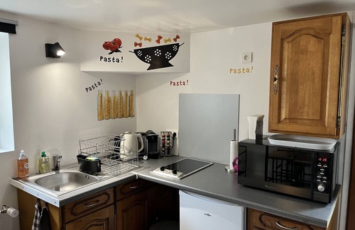 Marines Apartamento | En Plein Cœur du Vexin, Appartement en Rez-de-jardin Dune Meulière Typique