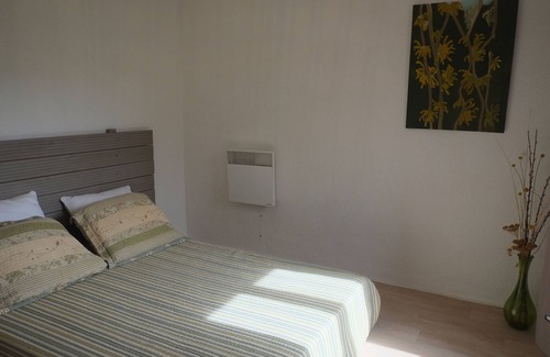 Serralongue Otro | En Pleine Forêt Avec vue sur le Château, Appartement Dans mas en Pierre