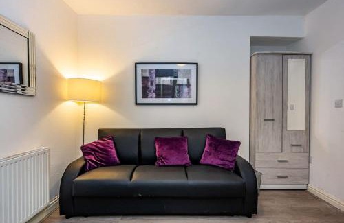 Landore Apartamento | En-suite Apartment, Fully Equipped Kitchen