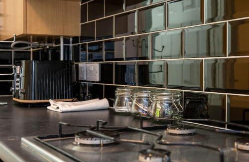 Landore Apartamento | En-suite Apartment, Fully Equipped Kitchen