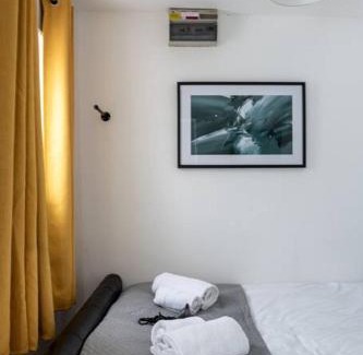 Landore Apartamento | En-suite Apartment, Fully Equipped Kitchen