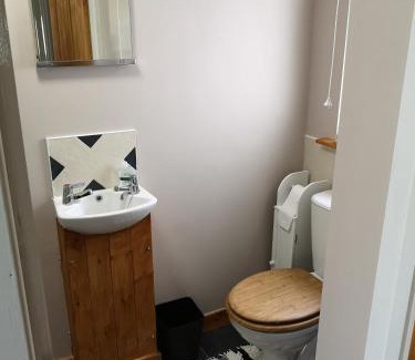 Porthmadog Casa | En-suite Bedroom in a quiet bungalow
