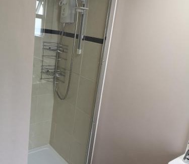 Porthmadog Casa | En-suite Bedroom in a quiet bungalow