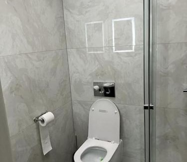 Hillingdon Apartamento | En-suite Double Room - Private Entrance & Free Parking