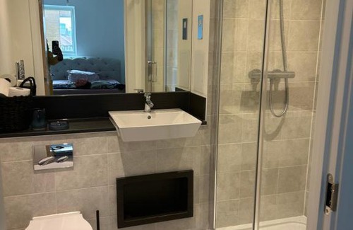 East Acton Casa | En-suite Double Room in a shared apartment close to central London