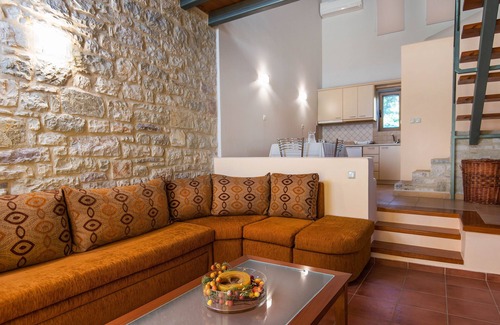 Kiparissia Casa | Enastron Villas