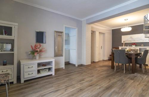 Aguilas Chalet De Esquí | Encantadora Casa De Dos Plantas En Pleno Centro